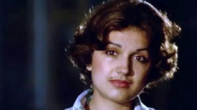 <strong>"Merakl� K�fteci" filminin yan� s�ra Zeki Alasya ve Metin Akp�nar ile "Aslan Bacanak" filmindeki rol�yle de �ok be�enilen �nl� isim, bir anda oyunculu�u b�rakarak adeta s�rra kadem basm��t�.</strong>