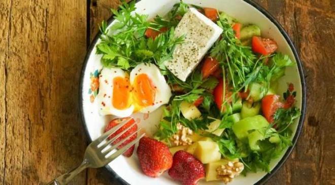 <p><span style="color:#FF0000"><strong>YE��LL�KLER OLMADAN OLMAZ</strong></span></p>    <p><strong>So�uk k�� g�nlerinde i�inizi �s�tacak en b�y�k g��, taba��n�zdaki renklerin �e�itlili�inde gizli.</strong></p>