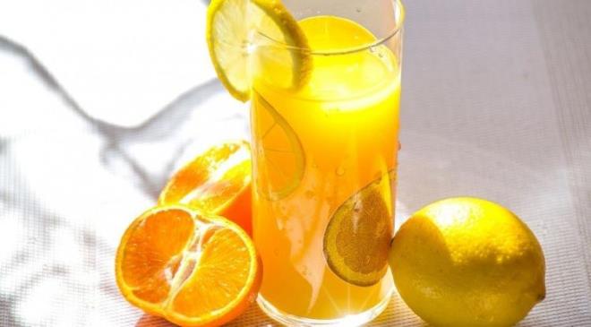 <p><span><strong>C V�TAM�N� DEPOSU!</strong></span></p>    <p><strong>�te yandan C vitamini deste�i sunan bir iki dilim portakal veya mandalina da sa�l�k i�in koruyucu bir kalkan g�revi �stlenir. Dilerseniz portakal, greyfurt ve limonu s�karak leziz bir sabah i�ece�i yapabilirsiniz.</strong></p>