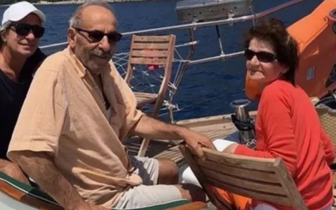 Sevilen oyuncu Erkan Petekkaya ailesine olan ba�l�l��� ve �rnek evlili�i ile bilinen bir oyuncu. Ba�ar�l� oyuncudan kaybetti�i annesine ili�kin �ok �zel bir a��klama geldi. ��te Petekkaya'n�n duyguland�ran o a��klamalar�...