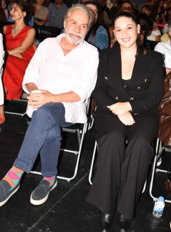 <p><strong>KALB� A�KA KAPALI MI?</strong></p><p>Haluk Bilginer'den sonra ad� ciddi bir a�k dedikodusuna kar��mayan A�k�n Nur Yengi, �zel hayat�nda<strong>"yaln�z ve huzurlu"</strong>bir d�nemi tercih ediyor. Vaktinin b�y�k �o�unlu�unu k�z�yla ge�iren ve Londra-�stanbul hatt�nda mekik dokuyan sanat��, �zel hayat�ndaki bu sessizli�iyle de sanat d�nyas�ndaki a��rl���n� koruyor.</p>