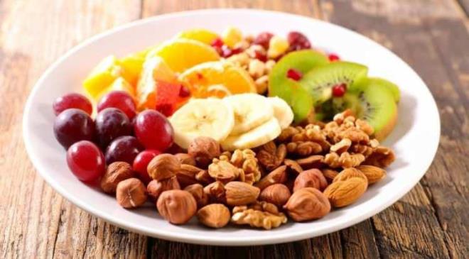 <p><span><strong>SA�LIKLI B�R BA�LANGI� �LE DENGEY� KORUYAB�L�RS�N�Z</strong></span></p>    <p><strong>Bundan dolay� tam bir ���n �eklinde kahvalt� yapmak istemiyorsan�z bile k���k bir ara ba�lang�� yapabilirsiniz. �rne�in; meyve ve kuruyemi� ikilisine �ans vererek hem sa�l�kl� bir ba�lang�� yapabilir, hem de uzun bir kahvalt� rutinine veda edebilirsiniz.</strong></p>