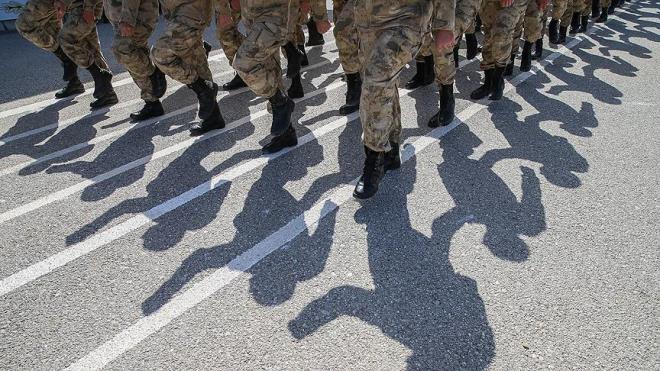 Ba�vurular e-Devlet<strong>"Askerli�im"</strong> uygulamas� �zerinden ya da askerlik �ubelerinden yap�labilecek. Ancak kontenjan� dolu olan veya temel e�itim planlanmayan celp d�nemleri i�in tercih a��lmayacak.