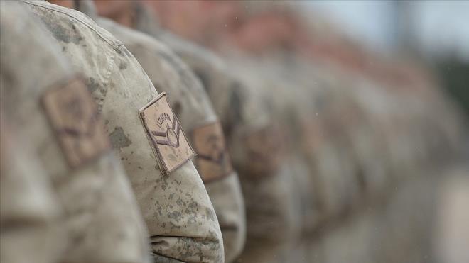 <p><strong>BEDELL� ASKERL�K �HT�YA� L�STES�NDE NELER OLMALI?</strong></p><p><span style="background-color:#FFFFE0">� �� �ama��r� (Boxer)</span></p><p><span style="background-color:#FFFFE0">� Ayak kokusunu �nleyici toz</span></p><p><span style="background-color:#FFFFE0">� T�ra� malzemeleri seti (K�p�k, kolonya, t�ra� b��a��)</span></p><p><span style="background-color:#FFFFE0">� Boyun ask�l� c�zdan</span></p><p><span style="background-color:#FFFFE0">� Kol saati</span></p><p><span style="background-color:#FFFFE0">� Kulak t�kac�</span></p><p><span style="background-color:#FFFFE0">� Kulak �ubu�u</span></p><p><span style="background-color:#FFFFE0">� Banyo �ama��r�</span></p><p><span style="background-color:#FFFFE0">. Banyo lifi</span></p><p><span style="background-color:#FFFFE0">� Havlu</span></p><p><span style="background-color:#FFFFE0">� Terlik</span></p><p><span style="background-color:#FFFFE0">� T�rnak bak�m seti ( t�rnak makas�, t�rp�)</span></p><p><span>� Yara band�</span></p><p><span>� Ka��t �r�nleri ( �slak mendil, tuvalet ka��d�, pe�ete)</span></p>