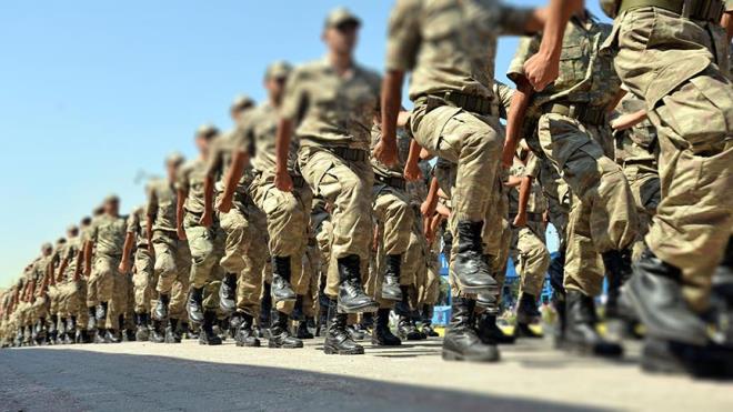 <p><strong>SEVK BELGELER� NE ZAMAN ALINACAK?</strong></p><p>Bedelli askerlik sevk belgeleri, y�k�ml�lerin tabi oldu�u celp ve sevk tarihinden 10 g�n �nce e-Devlet �zerinden ya da askerlik �ubelerinden temin edilebilecek. Yap�lan celp de�i�ikliklerinin sonu�lar� ise <strong>"S�n�fland�rma Celp ve Sevk ��lemleri" ya da "Askerlik Durum Belgesi Sorgulama"</strong> ekranlar�ndan takip edilebilecek.</p>