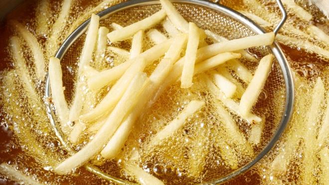 <p><strong>KIZARMI� Y�YECEKLER</strong></p><p>K�zart�larak ya da bol ya�da pi�irilen yiyecekler, <a href="/haberleri/sindirim-sistemi" class="tkktLnk" data-processed="true">sindirim sistemi</a> i�in ciddi bir y�k olu�turabiliyor.</p>