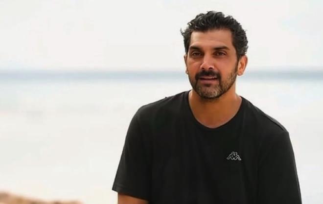 Bir d�nemin en �ok izlenilen projelerinden&nbsp;Popstar T�rkiye yar��mas�ndaki s�ra d��� yorumu ve kendine has m�zik tarz� ile geni� bir hayran kitlesi edinen �ark�c� Bayhan, Survivor'da sergiledi�i performans ve ki�ili�iyle pop�lerli�i katland�.