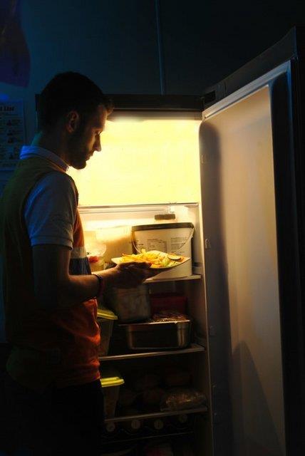 Srekli kilo almak ve htta diyet yaparken gndz diyetinizi bozmadnz halde kilo veremediinizi grmek o moral bozucu bir durum.