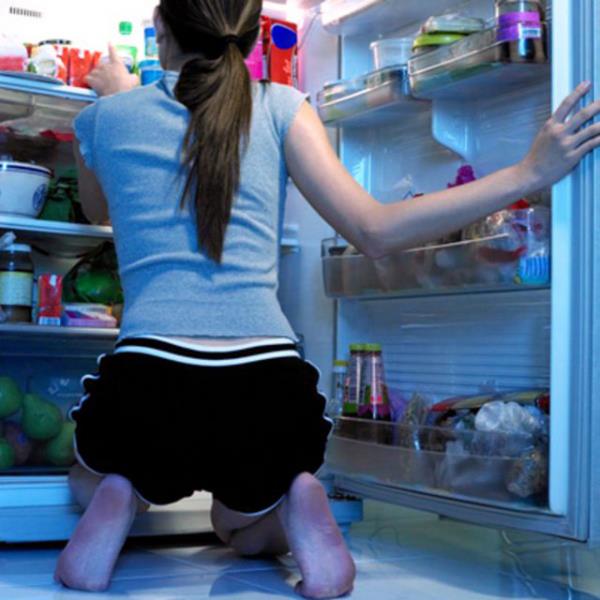 Bir hastam "akam yemekten sonra televizyon karsnda uyuya kalyorum" diye sze balamt.