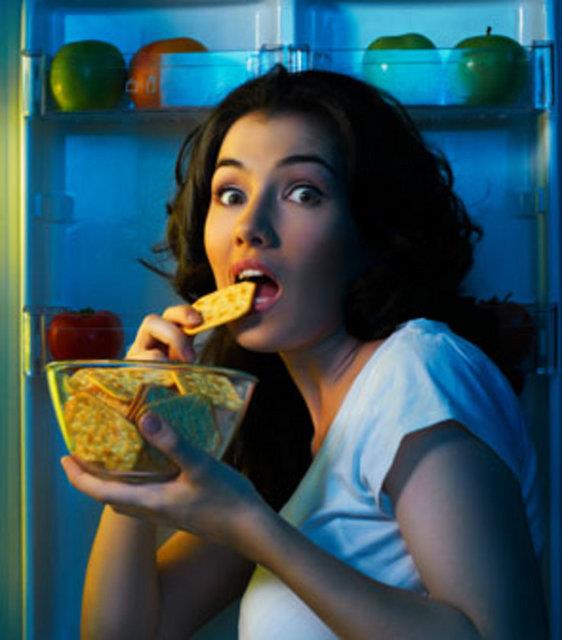 Diyet yaparken tm besinleri tketin ki herhangi bir eksiklik olumasn. Bu da demek oluyor ki; u mehur tek besine dayal diyetleri, protein diyetlerini veya detoksu bu dnemde hi denemeyin.