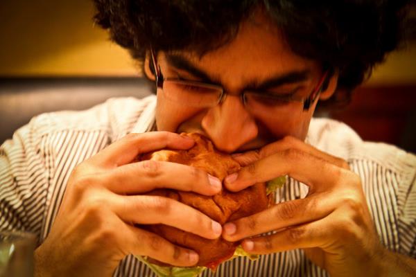 Vcudumuzun dinlendii bu saatlerde ona yklce bir miktarda karbonhidrat verip uyumaya devam etmek elbette bir sre sonra salk problemlerini ortaya karyor.