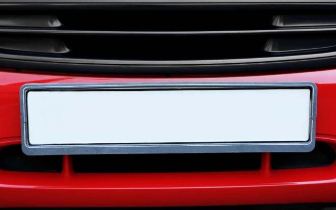 T�rkiye �of�rler ve Otomobilciler Federasyonu, plaka bas�m i�lemlerinde radikal bir de�i�ikli�e gidiyor. 2 �ubat 2026'dan itibaren plaka bedelleri art�k elden veya kartla de�il, yaln�zca kamu bankalar� �zerinden tahsil edilecek. Yeni d�nemle birlikte 2026 y�l� plaka bas�m �creti de 850 TL olarak revize edildi.