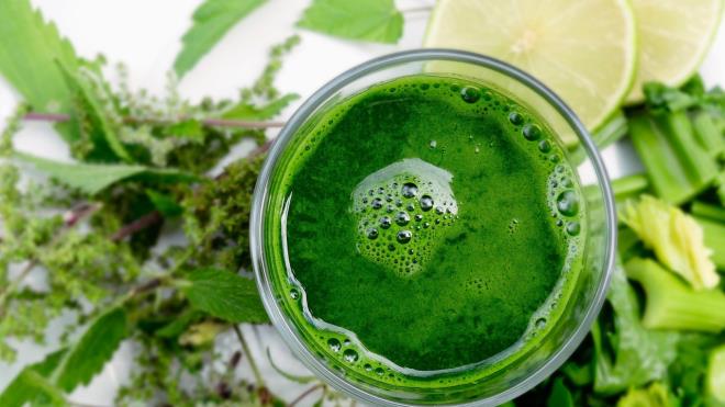 <h3><span style="color:#FF0000"><strong>Tarihin En Tehlikeli Detoks ve Ar�nma Y�ntemleri</strong></span></h3><h3><strong>1. Tenya Diyeti</strong></h3><ul><li><p>19. y�zy�lda pop�ler olan bu y�ntemde kilo vermek isteyenler canl� tenya yumurtas� i�eren kaps�ller yutuyordu. Ama� parazitin ba��rsakta b�y�yerek al�nan kalorileri t�ketmesiydi.</p></li><li><strong>Sonu� ise felaketti: �iddetli kans�zl�k, yetersiz beslenme, enfeksiyonlar ve baz� vakalarda �l�m. Paraziti ��karmak i�in yap�lan m�dahaleler bile hayati risk ta��yordu.</strong></li></ul>