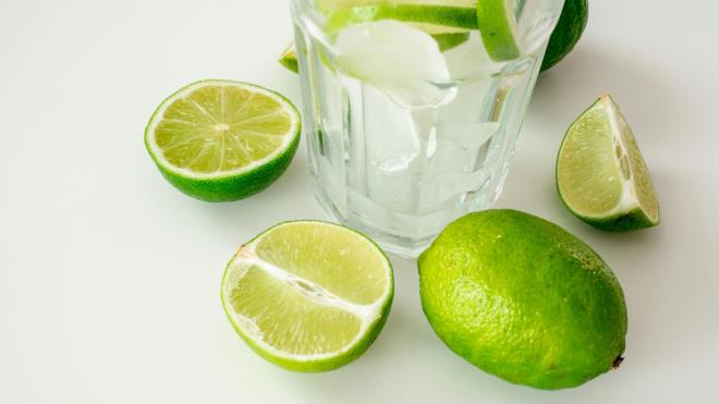 <h3><strong>2. �elale Lavman�</strong></h3><p>Lavman uygulamalar� Antik M�s�r'a kadar uzan�yor. 20. y�zy�l�n ba��nda geli�tirilen "JBL Cascade" adl� cihaz, ba��rsaklar�n toksinlerden ar�nd�r�laca�� iddias�yla pazarlanm��t�.</p><p><strong>G�n�m�zde lavmanlar yaln�zca t�bbi durumlarda kullan�l�yor. Bilimsel veriler lavman�n v�cudu toksinlerden ar�nd�rd���na dair hi�bir kan�t olmad���n� ortaya koyuyor.</strong></p>