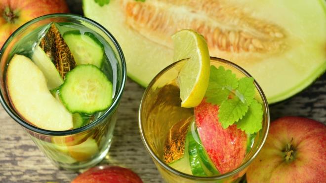 <h3><strong>6. Master Cleanse</strong></h3><p>Limon suyu, ak�aa�a� �urubu ve ac� biberle yap�lan bu k�r 10 g�n boyunca neredeyse hi�bir besin almadan uygulan�yor. <strong>�nl�ler sayesinde pop�lerle�en y�ntem h�zl� kilo kayb� sa�lasa da ciddi metabolik riskler bar�nd�r�yor.</strong></p>