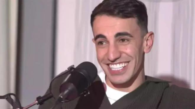 <span><strong>"ORADA BA�KA �EYLER D�N�YOR"</strong></span>  <strong>Akal�n daha sonra a��klamas�nda yeni �ark�lar�n nas�l bu kadar k�sa s�rede zirveye yerle�ti�ini anlamad���n� belirterek <span><em>"Blok3 g�zel �ark�lar yap�yor ama orada ba�ka �eyler d�n�yor."</em></span> demesi �zerine Blok3'de olaya dahil olmu�tu.</strong>