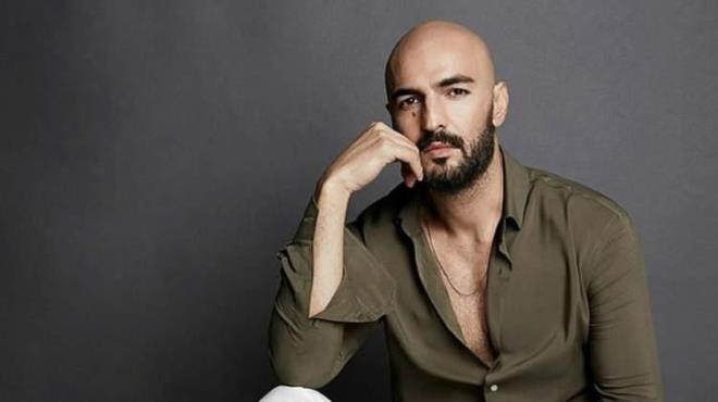 <p><strong>-Soner Sar�kabaday�</strong></p>    <p><strong>-Rober Hatemo</strong></p>    <p><strong>-Hande Sar�o�lu</strong></p>    <p><strong>-Sakiler</strong></p>    <p><strong>-Emre Demir</strong></p>    <p><strong>-�lhan �en</strong></p>    <p><strong>-Tekir</strong></p>    <p><strong>-Deha Bilimlier</strong></p>    <p><strong>-Ahmet �rem Kanan</strong></p>    <p><strong>-�ebnem �zinal</strong></p>    <p><strong>-Alara Ko�ibey</strong></p>    <p><strong>-Ege Konako�lu</strong></p>    <p><strong>-Demet T�rkmen</strong></p>    <p><strong>-G�khan Fikret �kten</strong></p>    <p><strong>-Alper Atakan</strong></p>    <p><strong>-Asil G�k</strong></p>    <p><strong>-Furkan Dede</strong></p>    <p><strong>-Kadir Kurt</strong></p>