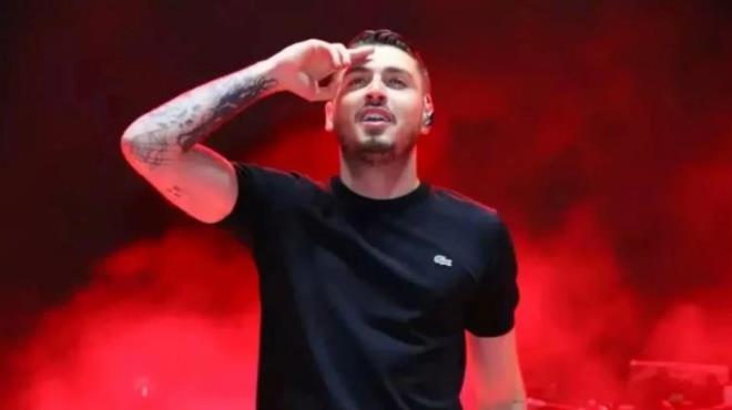 <span><strong>BLOK3'�N �ARKILARI SPOTIFY'DAN KALDIRILMI�TI</strong></span>  <strong>Blok3 ve Demet Akal�n aras�ndaki tart��man�n yank�lar� devam ederken ge�ti�imiz g�nlerde Blok3 sosyal medya hesab�ndan yay�nlad��� bir video ile baz� �ark�lar�n�n Spotify'dan kald�r�ld���n� a��klayarak �unlar� s�ylemi�ti:</strong>