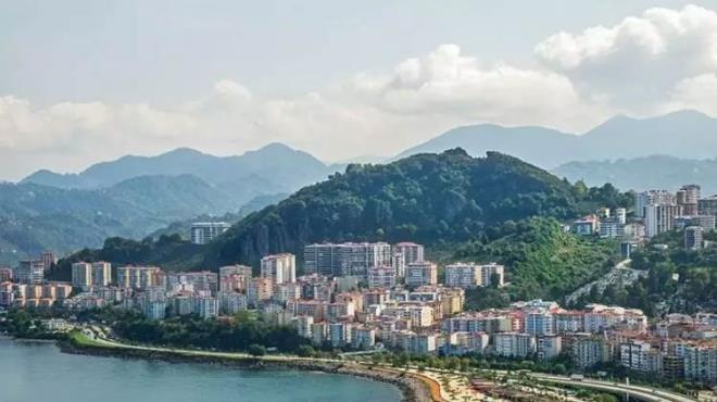 <p>51. G�RESUN: 1.157.858</p>  <p>52. AFYONKARAH�SAR: 1.164.060</p>  <p>53. ADIYAMAN: 1.209.269</p>  <p>54. YOZGAT: 1.240.756</p>  <p>55. ANTALYA: 1.251.094</p>  <p>56. A�RI: 1.267.888</p>  <p>57. BALIKES�R: 1.277.831</p>  <p>58. �ORUM: 1.328.236</p>  <p>59. TOKAT: 1.387.198</p>  <p>60. MERS�N: 1.408.246</p>