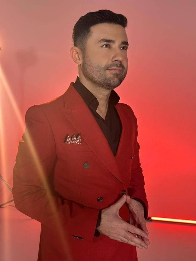 <strong>�imdilerde 41 ya��nda olan �nl� �ark�c�, ge�ti�imiz g�nlerde bir ci�ercide sahne ald��� ve "5 bin liraya d��t���" iddialar�yla g�ndeme geldi.</strong>