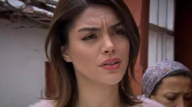 <b>Y�llard�r ekrandan uzak olan, art�k oyunculuk yapan Turgut, k�z� ve e�i oyuncu Deniz Evin'le magazinden uzakta bir ya�am s�rd�r�yor.</b>