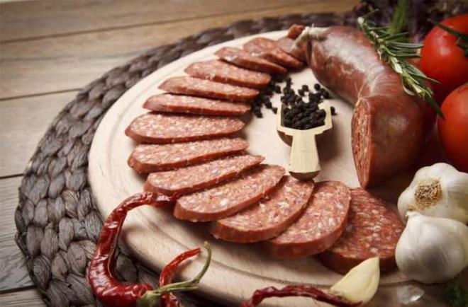 Ya�l� ve yumu�ak bir yap�ya sahip olmas�yla �n plana ��kan Afyonkarahisar sucu�u, daha dengeli bir baharat oran�na sahip olup, hafif ve damakta derin bir iz b�rak�r.&nbsp;