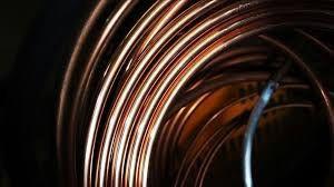 "BU MARJI KAPATMAK M�MK�N DE��L"<p>    Alt�n ve Para Piyasalar� Uzman� Mehmet Ali Y�ld�r�mt�rk "Bak�r�n kilogram fiyat�nda al�m ve sat�mda �ok b�y�k bir fark var. Kilosu 500-600 lira hurdas� olan bak�r�n k�l�e halinde 3 bin 500 liraya sat�lmas� aras�nda b�y�k marj var." dedi.