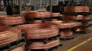 Y�ld�r�mt�rk "B�y�k firmalar genelde Ekim ay�nda Londra'da LME'de y�ll�k kapasitelerin pazarl�klar�n� yap�p �yle bak�r al�yor. Bu fiyatlara borsa komisyonlar� ekleniyor. COMEX'te 1 ton bak�rda bin 500 dolar fark vard�. Londra'da bu fark daha d���kt�. Talepten dolay� bu oranlar ortaya ��k�yor. Maliyeti kilo olarak i�lendi�inde en fazla 1500 lira olsun. 1000-1100 lira adil de�erdir. �ar��da en son duydu�um 2 bin 500 lira." ifadesini kulland�.