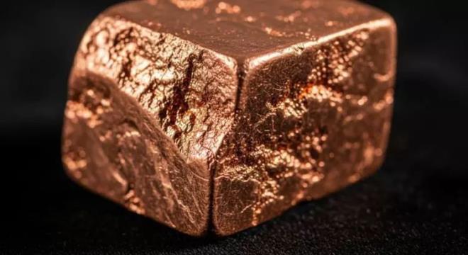 Fatural� olarak sat�n al�nan kiloluk k�l�e bak�rlarda y�zde 20 KDV bulunuyor. ��lenmemi� k�l�e alt�nda KDV bulunmuyor. Ba�ka bir deyi�le kiloluk bak�r k�l�e alanlar ald�klar� anda geri satmak istediklerinde y�zde 20 zarar etmi� oluyor.