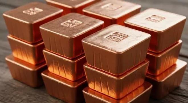 K�resel piyasalarda de�erli metallerde tarihi y�ksek seviyelere ula�t�. D�zeltme hareketiyle kar��la�an alt�n ve g�m�� yeniden y�kseli� g�stermeye ba�lad�. Yat�r�mc�lar ise de�erlenen di�er nitelikli olmayan metallerden bak�ra y�neldi. Ancak bak�rda ortaya ��kan tuzaklar� g�z ard� eden yat�r�mc�lar b�y�k kay�plarla kar��la��yor.