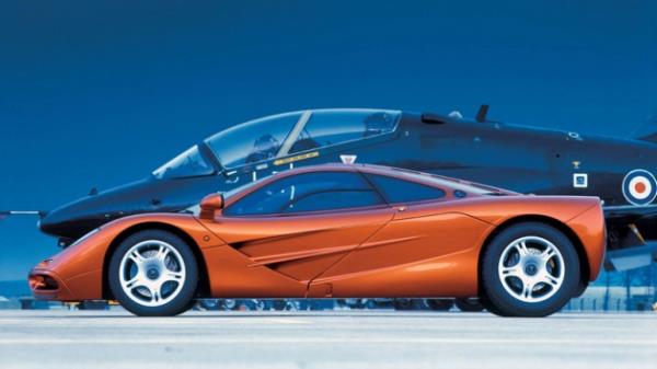 <p><b>McLaren F1</b></p>  Maksimum hz 386 km/saat