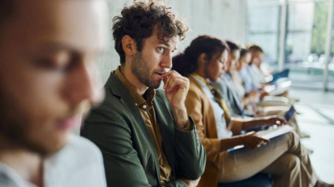 <p><strong>�LM� S�MA:</strong></p><p>Y�z� bir ayna gibi g�r�r</p><p><strong>"�nsan kendini y�z�nden tan�r"</strong> fikrine dayan�r. Tarih, k�lt�r ve insan psikolojisinin kesi�ti�i gizemli ama etkileyici bir aland�r</p>