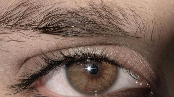 <p><strong>Ka�lar (Miza� ve davran��)</strong></p><p>Birbirine yak�n ka�lar<br> → Titizlik, ciddiyet, i� disiplin</p><p>Ayr�k ka�lar<br> → Ho�g�r�, rahatl�k, esnek karakter</p><p>S�rekli �at�k ka�<br> → Savunmac� ruh h�li, hayatla m�cadele bilinci</p>