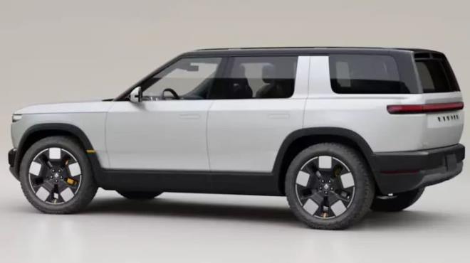 3. R�V�AN R2       <p>  Rivian?�n daha k���k SUV modeli R2?nin bu y�l sonunda sat��a sunulmas� bekleniyor. 45 bin dolardan ba�layan fiyat�yla, �u anda sat��ta olan 70 bin dolar�n �zerindeki modellerine k�yasla daha ula��labilir bir se�enek olacak. R3 elektrikli crossover ise daha cazip g�r�nse de piyasaya ��k��� yak�n zamanda planlanm�yor.