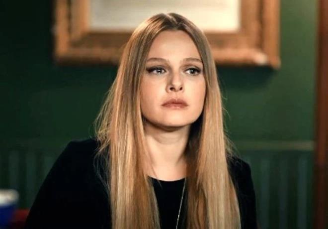 �zcan Deniz'le oynad�klar� Haziran Gecesi dizisiyle tan�nan daha sonra Doktorlar gibi pek �ok dikkat �eken i�te rol alan Naz Elmas, uzun zamand�r herhangi bir projede rol alm�yordu.