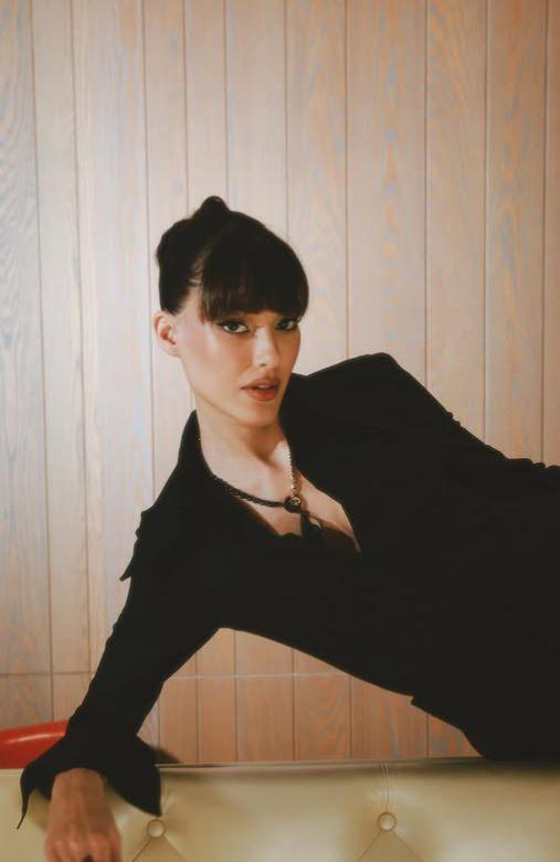 <span><strong>YORUM YA�DI</strong></span>  <strong>Y�z�ne i�lem yapt�rd��� d���n�len Deniz'in payla��m�na �ok say�da </strong><span style="color:rgb(128, 0, 128)"><strong><em>"Kendine ne yapm�� �yle?"</em></strong></span>,&nbsp;<strong><span style="color:rgb(128, 0, 128)"><em>"Ne gerek vard�?"</em></span>,<em>&nbsp;<span style="color:rgb(128, 0, 128)">"Hangisi Dilan?"</span></em>,<em><span style="color:rgb(128, 0, 128)">"Eski halin daha iyiydi"</span></em> yorumlar� yap�ld�.</strong>