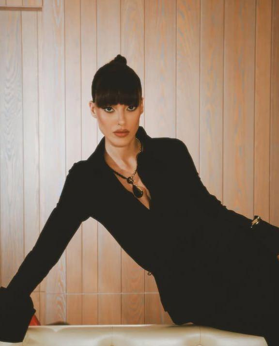 <strong>�nl� oyuncu Dilan �i�ek Deniz, ge�ti�imiz g�nlerde m�cevher d�nyas�n�n k�kl� Frans�z markas�n�n Dubai'deki 20. y�l �zel davetine kat�ld�.</strong>