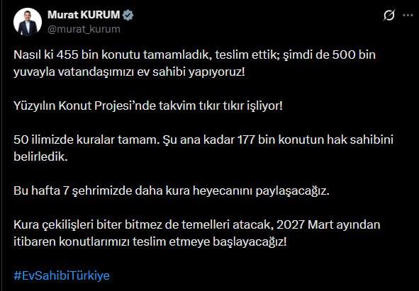 Bakan Kurum, deprem b�lgesinde y�r�t�len Asr�n �n�a Seferberli�i'ni hat�rlatarak,<strong>"Nas�l ki 455 bin konutu tamamlad�k, teslim ettik; �imdi de 500 bin yuvayla vatanda��m�z� ev sahibi yap�yoruz! Y�zy�l�n Konut Projesi'nde takvim t�k�r t�k�r i�liyor! 50 ilimizde kuralar tamam. �u ana kadar 177 bin konutun hak sahibini belirledik. Bu hafta 7 �ehrimizde daha kura heyecan�n� payla�aca��z. Kura �ekili�leri biter bitmez de temelleri atacak, 2027 Mart ay�ndan itibaren konutlar�m�z� teslim etmeye ba�layaca��z"</strong> ifadelerini kulland�.