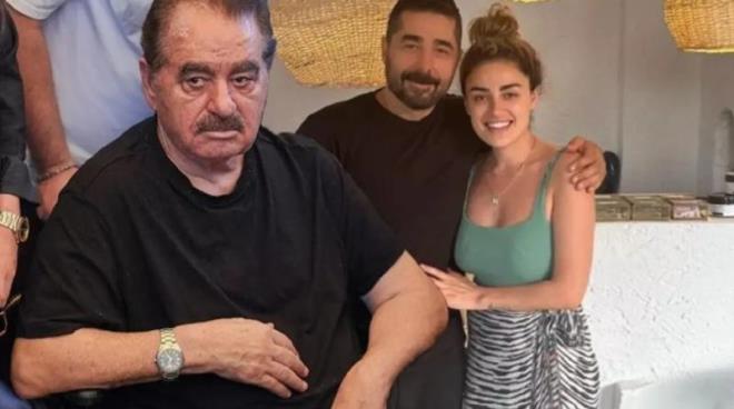 <b>"Beni doland�rd�lar. Param� �ald�lar, her �eyimi �ald�lar o y�zden �ikayet�i oldum. Biri erkek biri dediysem, herkes kendini biliyor. Mezar�ma geldiklerinde yuh �eksinler."</b>