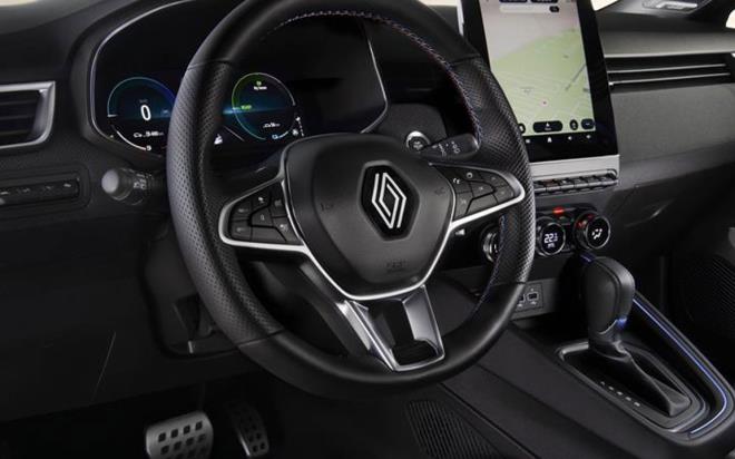 �zmir'de d�zenlenen tan�t�m toplant�s�nda konu�an MA�S A� Y�netim Kurulu Ba�kan� ve Genel M�d�r� Bahaettin Tato�lu, Clio'nun yaln�zca bir otomobil de�il, T�rkiye'de nesiller boyunca milyonlarca kullan�c�n�n "yol arkada��" oldu�unu belirtti.