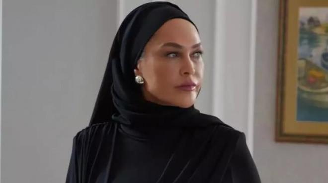 <strong>ATV ekranlar�n�n merakla beklenen yeni dizisi "Ayn� Ya�mur Alt�nda", d�n ak�am izleyiciyle bulu�tu.</strong>