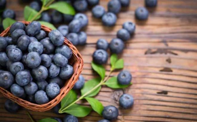 <p><span><strong>90 G�NDE YA� H�CRELER�N� YOK ED�YOR</strong></span></p>    <p>Barnard, faydalar� saymakla bitmeyen yaban mersininin kilo verme s�recinde en etkili besinlerin ba��nda yer ald���n� a��klad�.&nbsp;</p>