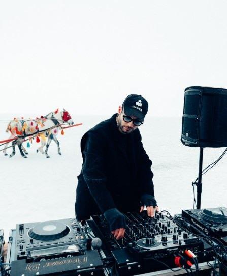 <strong>Bu isimler aras�nda David Guetta ve Steve Angello gibi isimlerle birlikte sahneye alan DJ ve m�zik prod�kt�r� Louis Bekk, Londra'da ya�ayan manken Gabriele Gzimailaite, Orta Do�u'da geni� bir hayran kitlesi olan Dubai'de ya�ayan Rama Mourad vard�.</strong>