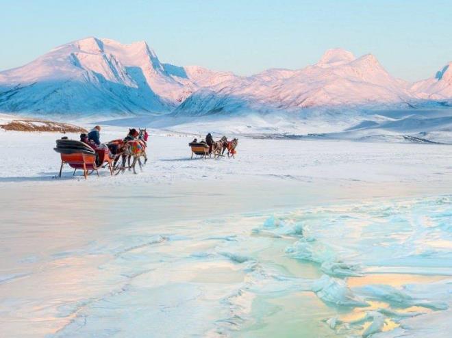 <strong>�zellikle d�nyaca �nl� y�ld�zlar�n yak�n takibinde olan Kars'a ge�ti�imiz hafta �nl� isimler ak�n etti.</strong>