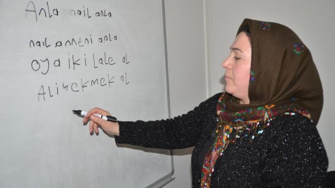 Demans, k�resel �l�ekte en ciddi sa�l�k sorunlar� aras�nda yer al�yor. <strong>Uzmanlar, bu hastal�kla ya�ayan ki�i say�s�n�n 2050 y�l�na kadar �� kat artarak 150 milyonu ge�ece�ini �ng�r�yor.</strong>