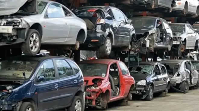 Teklifin TBMM g�ndemine gelmesi beklenirken, g�zler resmi a��klamalara �evrildi. Hurda te�viki 2026 son durum ne? �TV?siz ara� yasas� ��kt� m�, Meclis?ten ge�ti mi? 25 ya� �st� ara�lara hurda indirimi ve Hurda te�viki ile al�nabilecek ara�lar listesi haberimizde.