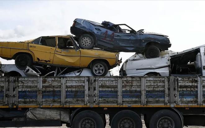 Hurda te�viki 2026 �TV?siz ara� d�zenlemesi milyonlarca ara� sahibinin g�ndeminde. 25 ya� ve �zeri ara�lar�n trafikten �ekilmesini hedefleyen yeni teklif ile hem otomotiv sekt�r�n�n canland�r�lmas� hem de dar gelirli ve �ok �ocuklu ailelerin ilk kez s�f�r kilometre ara� sahibi olmas� ama�lan�yor.