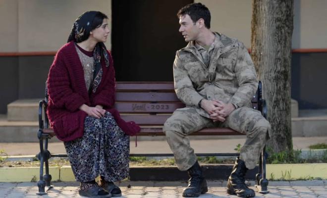 Sevdi�im Sensin hikayesi: Askerli�inin son haftas�nda k�y halk�na yard�ma giden �stanbullu Erkan ile o k�yden hi� d��ar� ��kmam�� Dicle?nin tan��mas�yla de�i�en hayatlar�n� konu al�yor. Yay�nlanan tan�t�mda, Dicle?nin Erkan?la evlendikten sonra �stanbul?a uzanan yolculu�una dair ilk g�r�nt�ler yer al�yor.