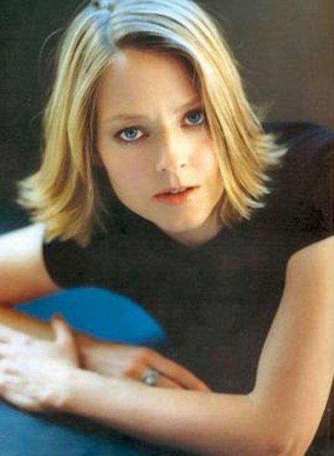 Yale niversitesi'nde edebiyat eitimi gren Foster Franszca'y da ana dili gibi konuuyor.