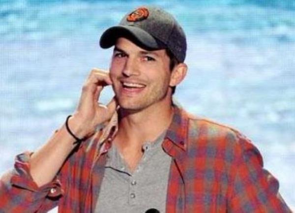 <p><b>Ashton Kutcher</b></p>  Geen yl bir dl treninde "zeka insan seksi yapar" diyen Kutcher de Hollywood'un en zeki nllerinden biri.